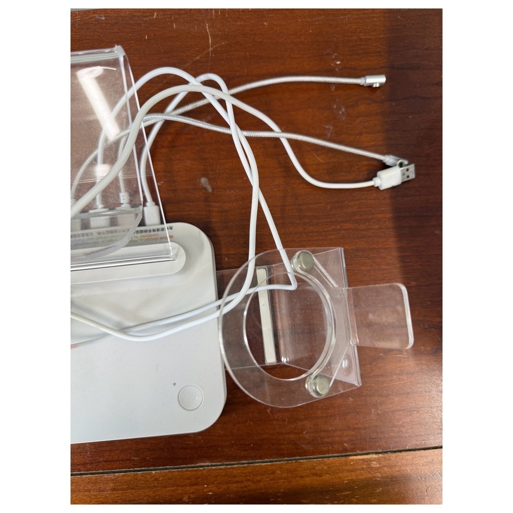 Hiploks VR Device Display Stand LED-Lamp Charging Station VRC0221 White Clear - Picture 4 of 7